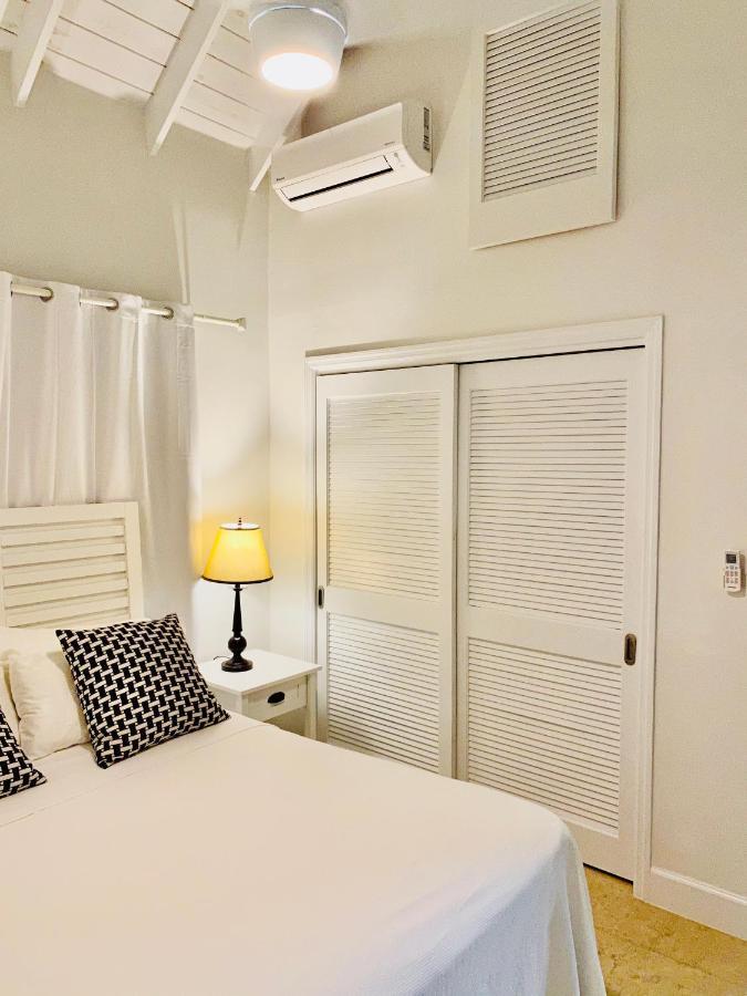 Modern Cottage With Chalk Sound Views プロビデンシアレス エクステリア 写真
