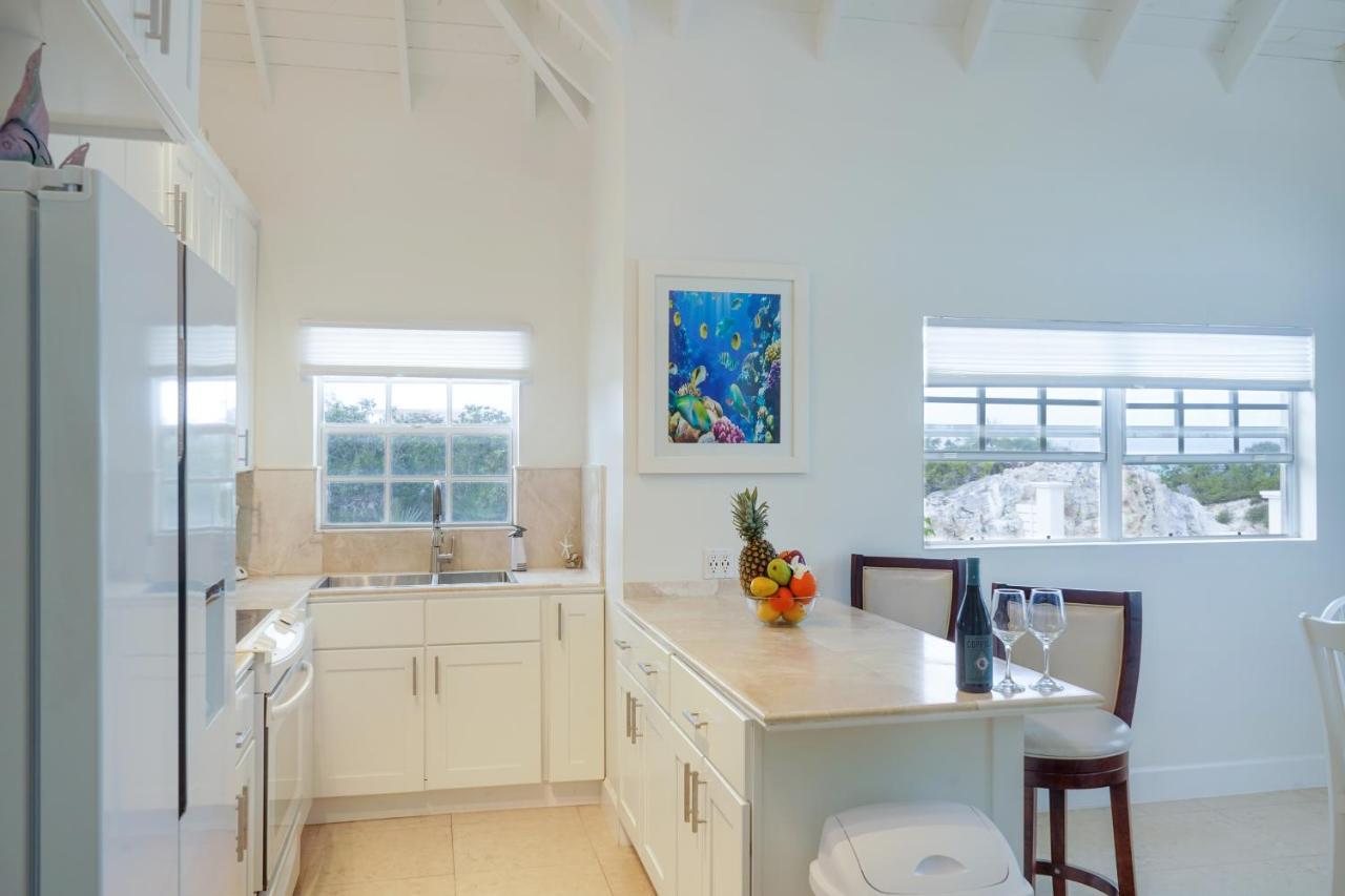 Modern Cottage With Chalk Sound Views プロビデンシアレス エクステリア 写真