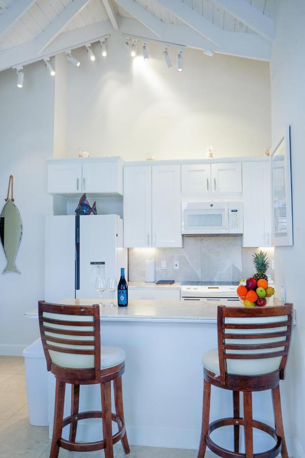 Modern Cottage With Chalk Sound Views プロビデンシアレス エクステリア 写真